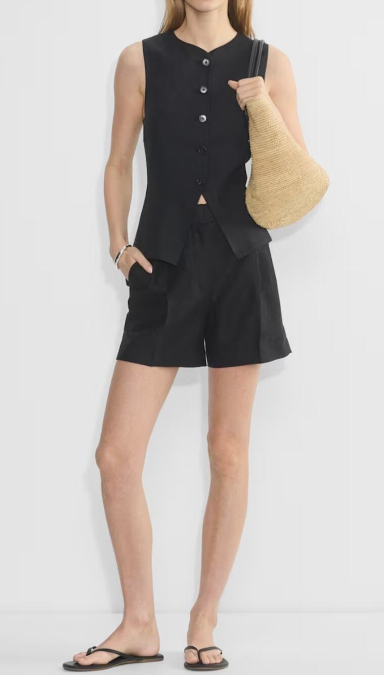 Aritzia Effortless Womens Shorts Size 10 Black Tailored High Waist Pleated